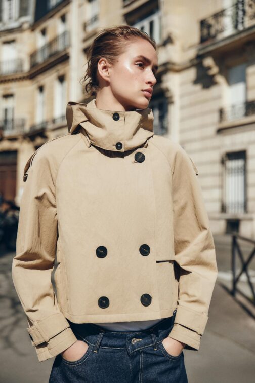 TRENCH-COAT COURT CAPUCHE AMOVIBLE