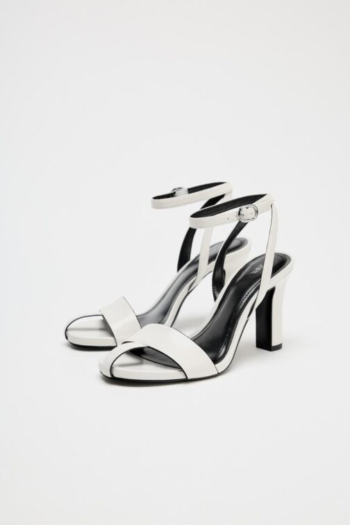 SANDALES À TALONS, POINTE OUVERTE ET CUIR